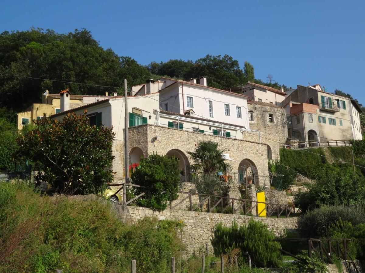 B&B Rubando Le Nuvole Orco Feglino Bagian luar foto